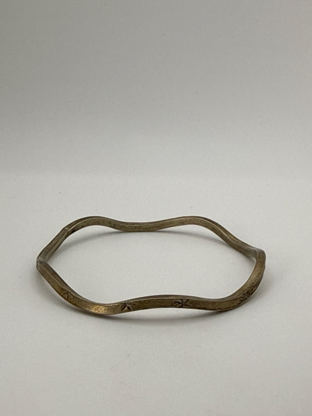 Classic Wavy Metal Bracelet in Antique silver